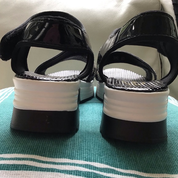 Ladies Perugino bedazzled sandals size 5.5-6 - Picture 5 of 8